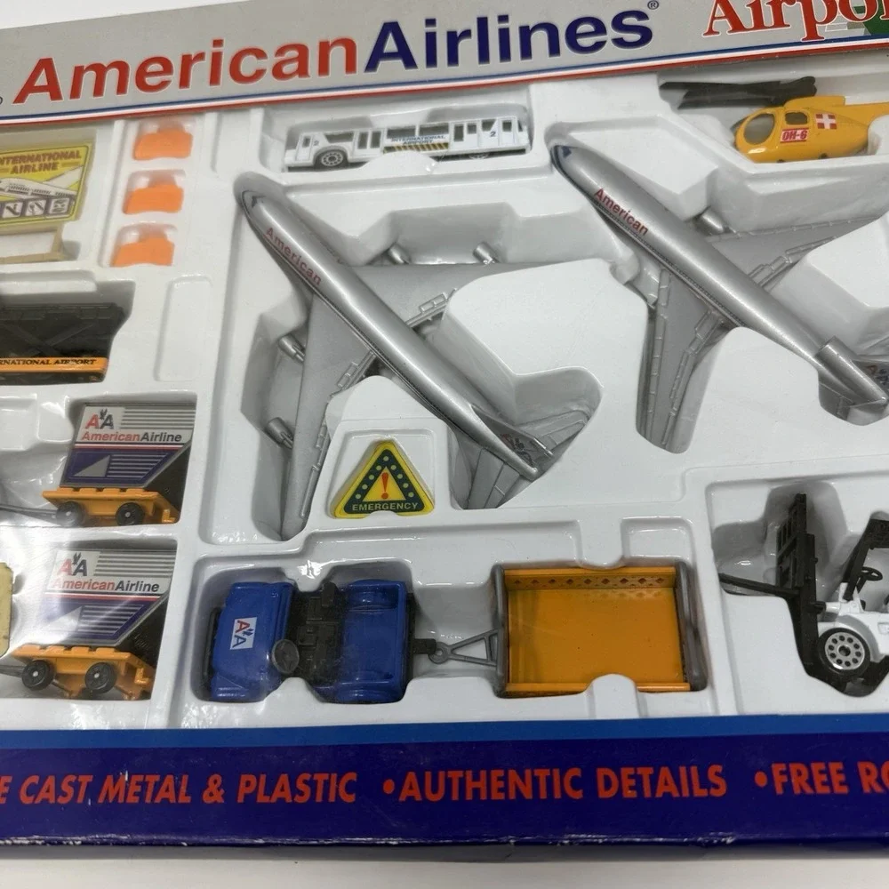 VTG American Airlines Official Airport Playset Official 25pcs Airport Plane Tugs